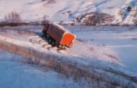 Un camion dans le terre-plein…