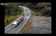Camion se voltea en curva – Trailer bends in curve Brazil