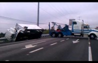 Un camion dans le terre-plein…