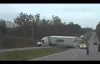 Un automobiliste qui décide de couper un camionneur sans penser un instant à la vitesse du camion…