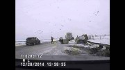 Un vidéo à coupé le souffle sur les effets de la glace noire sur les autoroutes. Accident spectaculaire.